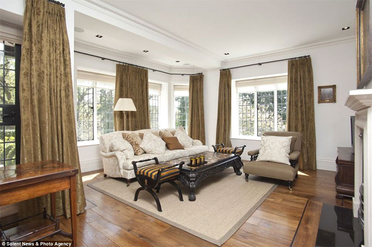 arredamento salotto villa lennon